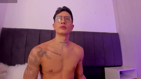 SEBASTIAN PALACIO online show from November 23, 2025, 8:41 pm