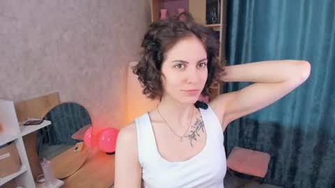 Mia online show from June 26, 2026, 6:07 am