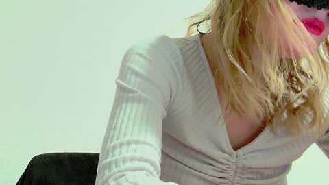 Anni online show from December 7, 2024, 8:05 pm