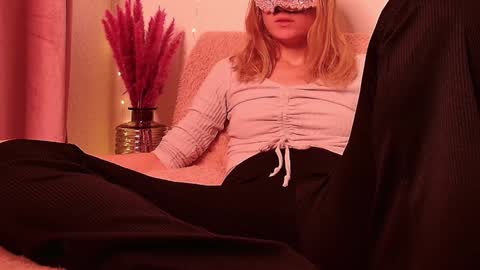 Anni online show from December 25, 2024, 12:05 pm