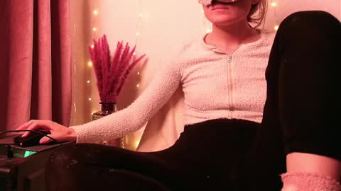 Anni online show from January 2, 2025, 7:18 pm