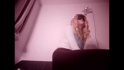 Anni online show from February 17, 2025, 11:31 pm