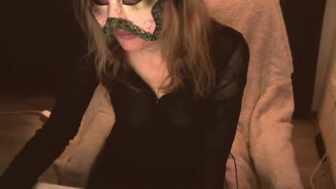 Anni online show from April 16, 2026, 9:39 pm