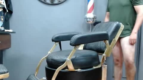 Snapshot of secrets_of_the_barber chatting on March 8, 2025, 10:32 am the Barber online show from March 8, 2025, 10:32 am