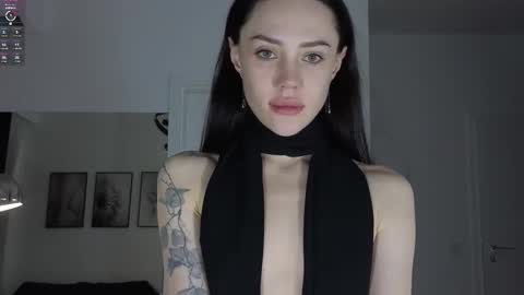 Snapshot of seduced_by_sara chatting on November 1, 2025, 9:39 pm Sara online show from November 1, 2025, 9:39 pm