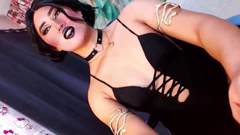 Snapshot of seductive_scarllete chatting on December 17, 2025, 1:00 am SCARLETTE online show from December 17, 2025, 1:00 am