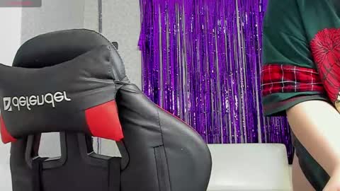 Snapshot of seductive_she_wolf chatting on December 8, 2024, 8:20 am seductive_she_wolf online show from December 8, 2024, 8:20 am