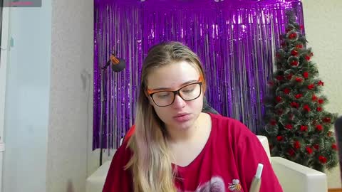 Snapshot of seductive_she_wolf chatting on December 24, 2024, 2:33 pm seductive_she_wolf online show from December 24, 2024, 2:33 pm
