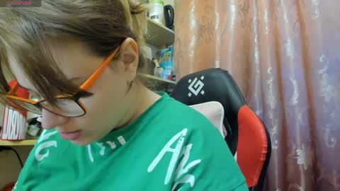 seductive_she_wolf online show from April 6, 2026, 4:52 pm