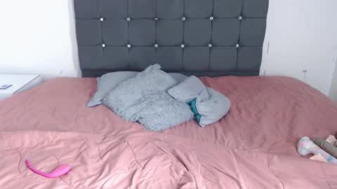 Selena online show from January 16, 2026, 6:01 pm