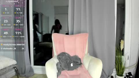 Snapshot of selena_reeves chatting on February 27, 2025, 8:09 pm Selena online show from February 27, 2025, 8:09 pm