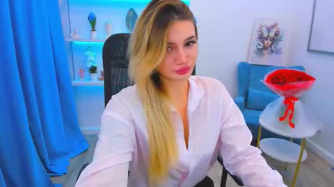 selenaemoore online show from September 21, 2025, 7:26 pm