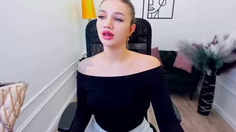 selenaemoore online show from January 13, 2026, 5:13 am