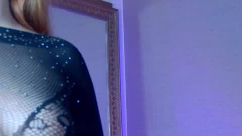 Snapshot of selenahanson chatting on November 21, 2025, 10:25 am SelenaHanson online show from November 21, 2025, 10:25 am