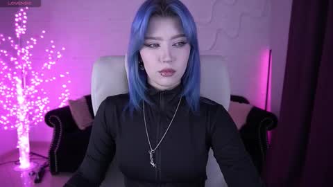 selenairis online show from February 10, 2026, 7:01 am