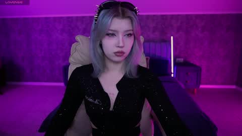 selenairis online show from April 4, 2026, 8:39 pm