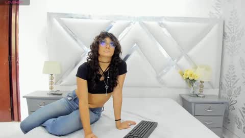 Snapshot of selenareyess chatting on September 29, 2025, 8:24 pm Selena reyess online show from September 29, 2025, 8:24 pm