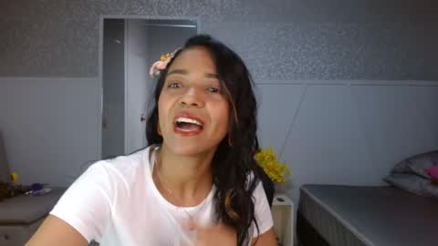 Snapshot of selene_bubble chatting on March 4, 2026, 4:02 pm Selene online show from March 4, 2026, 4:02 pm