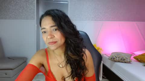 Snapshot of selene_bubble chatting on April 14, 2026, 2:01 pm Selene online show from April 14, 2026, 2:01 pm