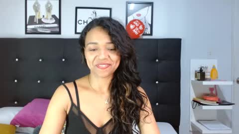 Snapshot of selene_bubble chatting on April 16, 2026, 9:39 pm Selene online show from April 16, 2026, 9:39 pm