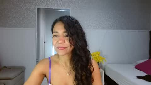 Snapshot of selene_bubble chatting on April 18, 2026, 12:20 pm Selene online show from April 18, 2026, 12:20 pm