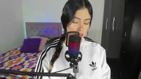 Snapshot of selene_e chatting on November 12, 2025, 10:20 pm Karol. online show from November 12, 2025, 10:20 pm