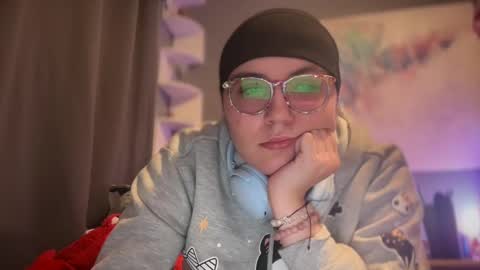 Snapshot of selenebaby chatting on March 7, 2025, 6:11 pm Selene online show from March 7, 2025, 6:11 pm