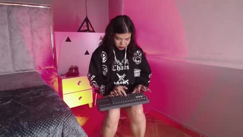 Snapshot of seleneblaze chatting on October 3, 2025, 11:29 am Selene online show from October 3, 2025, 11:29 am