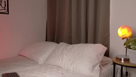 Snapshot of selenenova chatting on February 18, 2026, 10:17 pm Selene Nova online show from February 18, 2026, 10:17 pm