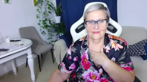 Selenna online show from February 10, 2026, 7:18 pm