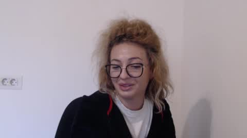 Selenna online show from November 5, 2025, 12:38 pm