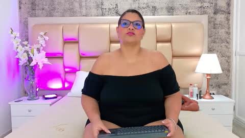 Snapshot of selennacooper chatting on December 1, 2025, 11:48 am Selenna Cooper online show from December 1, 2025, 11:48 am