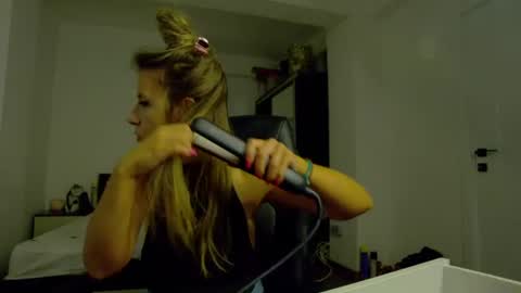 sellena_angel online show from June 23, 2026, 1:09 pm