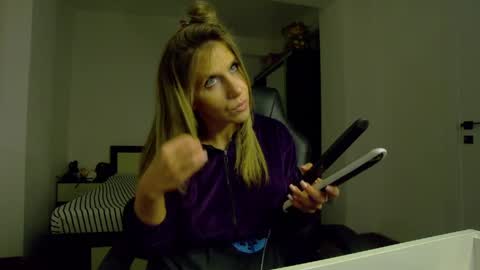 sellena_angels online show from April 3, 2026, 6:39 pm