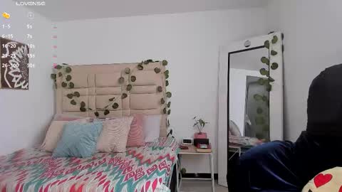 Snapshot of selyn_ chatting on November 15, 2025, 4:03 pm Selyn online show from November 15, 2025, 4:03 pm