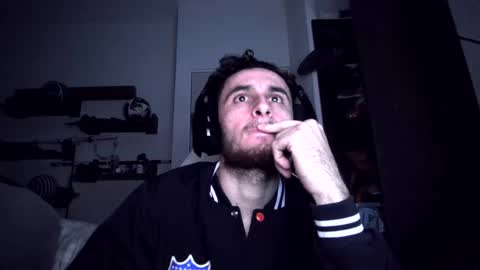 Snapshot of senitzzu chatting on October 13, 2025, 6:24 am PAJACONTROL online show from October 13, 2025, 6:24 am