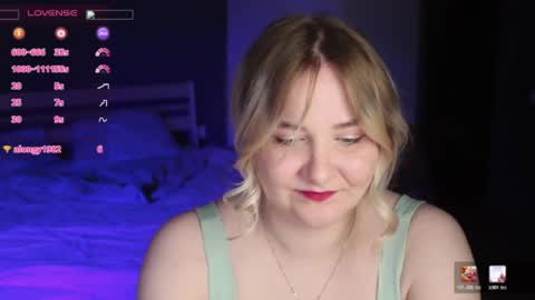 Snapshot of sensual_girrrl chatting on June 18, 2026, 11:42 pm Ilona online show from June 18, 2026, 11:42 pm