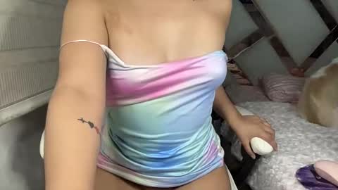 Snapshot of sensual_little_angel chatting on February 19, 2025, 5:27 am Nataly online show from February 19, 2025, 5:27 am