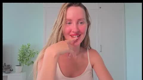 Snapshot of sensual_orchid7 chatting on July 25, 2026, 8:23 am Jordan online show from July 25, 2026, 8:23 am
