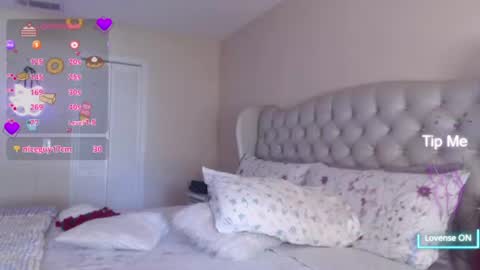 Snapshot of sensual_paradise_ chatting on July 19, 2026, 6:33 pm V online show from July 19, 2026, 6:33 pm