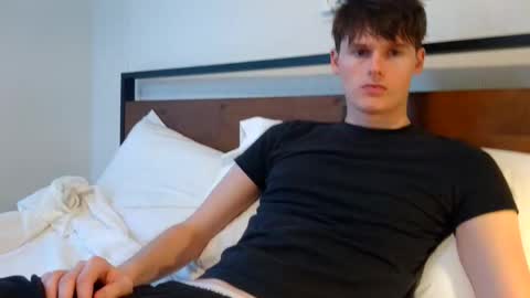 Snapshot of sensualalien chatting on April 1, 2026, 11:24 pm Cam online show from April 1, 2026, 11:24 pm