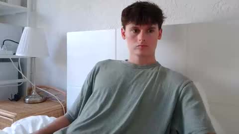 Snapshot of sensualalien chatting on April 8, 2026, 8:42 pm Cam online show from April 8, 2026, 8:42 pm