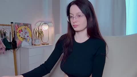 sensuallucy233 online show from June 3, 2026, 10:40 am
