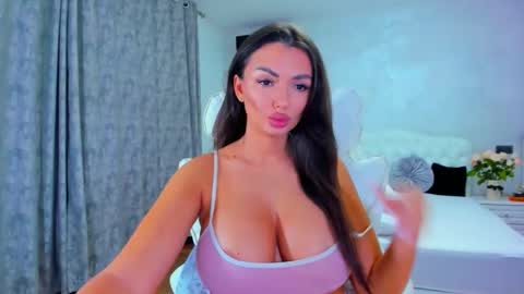 Snapshot of sensualreyna chatting on November 4, 2025, 7:02 pm EllaRossa online show from November 4, 2025, 7:02 pm
