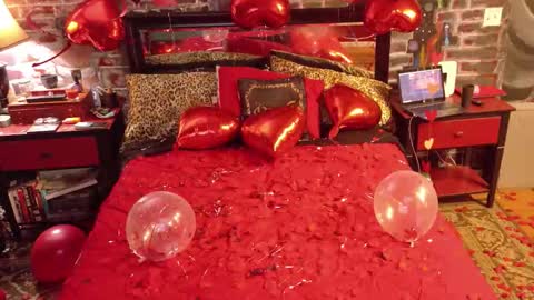 seraphyx33 online show from February 15, 2026, 5:04 am