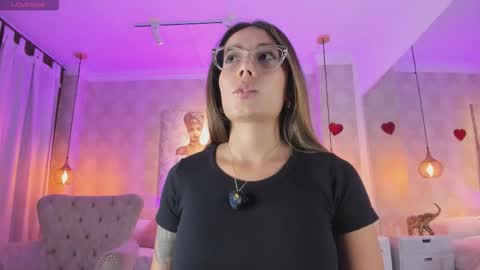 Snapshot of serena___ chatting on February 17, 2026, 3:25 am serena___ online show from February 17, 2026, 3:25 am