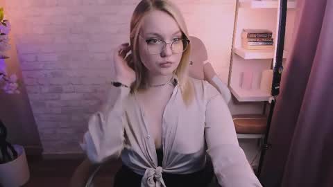 Serena online show from April 1, 2026, 7:53 am