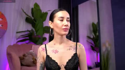 Snapshot of serenavelour chatting on November 5, 2025, 11:10 am Serena online show from November 5, 2025, 11:10 am