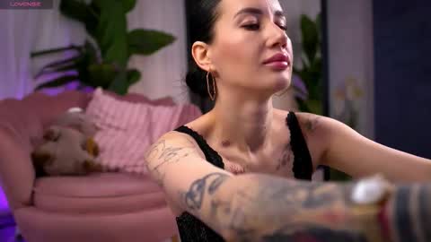 Snapshot of serenavelour chatting on November 7, 2025, 11:10 am Serena online show from November 7, 2025, 11:10 am