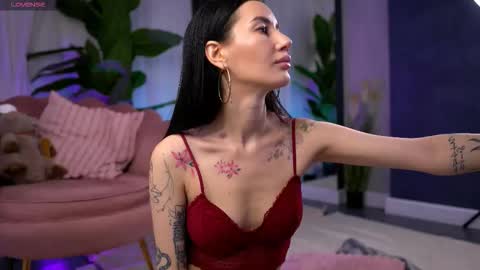 Snapshot of serenavelour chatting on November 11, 2025, 10:59 am Serena online show from November 11, 2025, 10:59 am